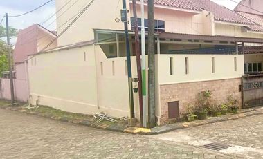 Rumah Hook Kawasan Elit