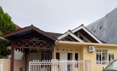 Rumah Depan Taman