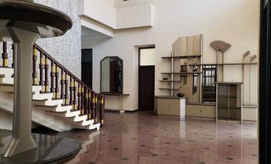 SEWA RUMAH 2 LANTAI PUSAT KOTA ARGOPURO SIAP PAKAI