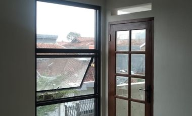 dijual rumah baru  d merkuri Margahayu Raya