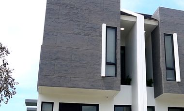 Rumah 2 lantai Full Furnished tallasa city dekat kampus Unhas