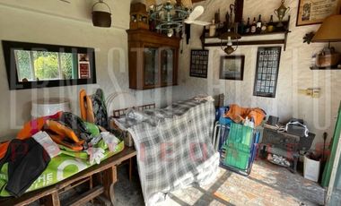 VENTA HERMOSA E IMPECABLE CASA 3 AMB EN AV LA MADRID. QUILMES O.  CON PATIO, COCHERA Y  PARRILLA QUINCHO.