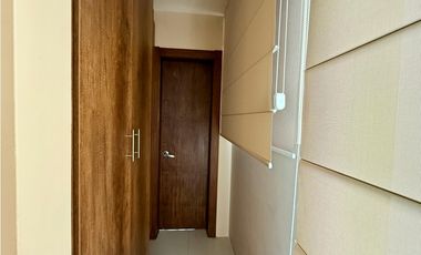 En venta departamento de 2 habitaciones urb Lomas de Barbasquillo.