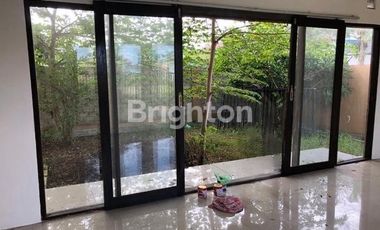 Dijual rumah mewah di Batakan