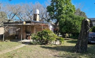 TERRENO + CASA A REFACCIONAR con PISCINA