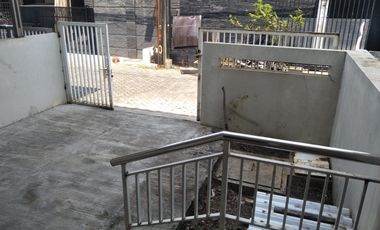 rumah 2 lantai siap huni di kelapa gading di sewakan