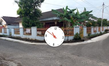 Dijual rumah posisi hook dalam komplek Yaktapena Plaju, Palembang