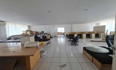Gedung Strategis Cocok untuk Bank atau Kantor