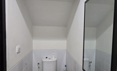Di Kontrakan Rumah 2 Lantai 3 Kamar Tidur di KIIC Karawang