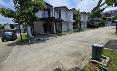 Di Kontrakan Rumah 2 Lantai 3 Kamar Tidur di KIIC Karawang
