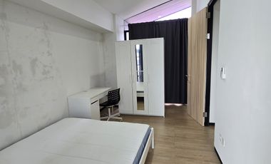 Di Kontrakan Rumah 2 Lantai 3 Kamar Tidur di KIIC Karawang