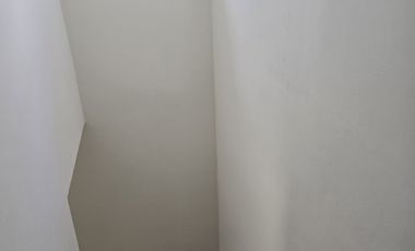 Di Kontrakan Rumah 2 Lantai 3 Kamar Tidur di KIIC Karawang