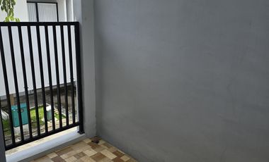 Di Kontrakan Rumah 2 Lantai 3 Kamar Tidur di KIIC Karawang