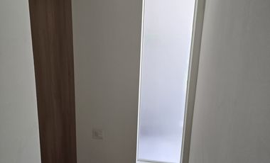 Di Kontrakan Rumah 2 Lantai 3 Kamar Tidur di KIIC Karawang