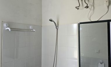 Di Kontrakan Rumah 2 Lantai 3 Kamar Tidur di KIIC Karawang