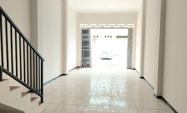 ruko sawojajar 2 lt bagus buat usaha disewakan atau investasi