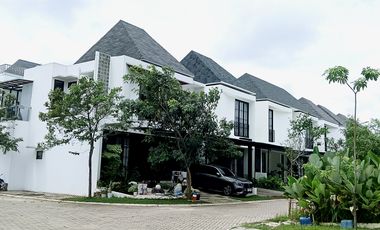 Dijual Cash/Kredit Townhouse Mewah  Lokasi anti Macet dan anti banjir