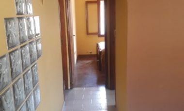 Alsina 900. Casa chalet 3 ambientes con garage.