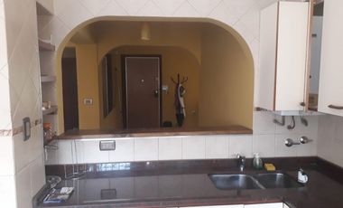 Alsina 900. Casa chalet 3 ambientes con garage.