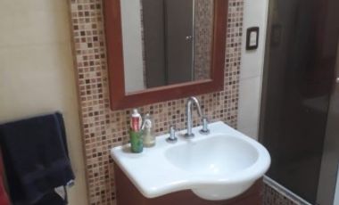 Alsina 900. Casa chalet 3 ambientes con garage.