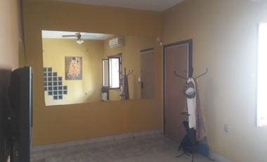 Alsina 900. Casa chalet 3 ambientes con garage.