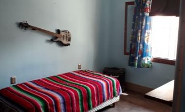 Alsina 900. Casa chalet 3 ambientes con garage.