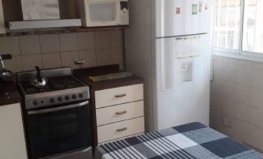Alsina 900. Casa chalet 3 ambientes con garage.