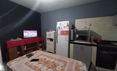 CASA CON DEPARTAMENTOS Y LOCAL