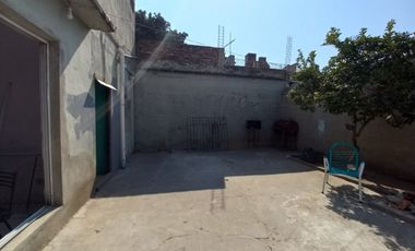 CASA CON DEPARTAMENTOS Y LOCAL