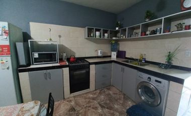 CASA CON DEPARTAMENTOS Y LOCAL