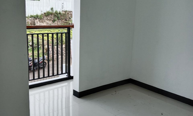 Rumah 2 lantai elegan di dkt kota Cimahi