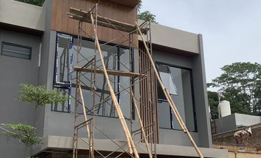 Rumah Ready Stock On Progress 2 Lantai Lokasi Strategis Dekat Mall Amplaz dan Kampus UGM