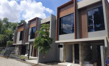 Rumah Ready Stock On Progress 2 Lantai Lokasi Strategis Dekat Mall Amplaz dan Kampus UGM