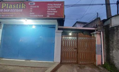 Lokasi sangat strategis di jalan raya padalarang (tagog) bandung