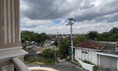 RUMAH MEWAH MEDITERANIAN 2 LANTAI FULL FIRNISHED DEKAT MALIOBORO