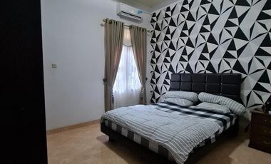 JUAL CEPAT 1 Rumah Besar + 4 Kontrakan di Jambi Kota Luas Tanah 1300m2