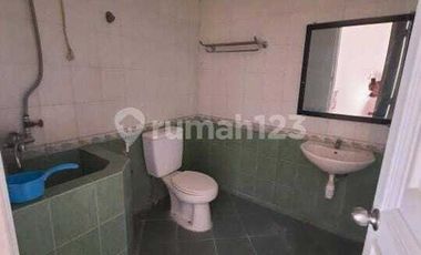 DISEWAKAN RUMAH SEMI FURNISH LOKASI STRATEGIS DAERAH TENGGILIS UTARA