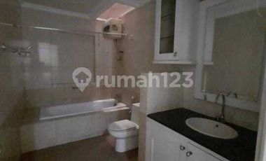 DISEWAKAN RUMAH SEMI FURNISH LOKASI STRATEGIS DAERAH TENGGILIS UTARA