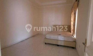 DISEWAKAN RUMAH SEMI FURNISH LOKASI STRATEGIS DAERAH TENGGILIS UTARA