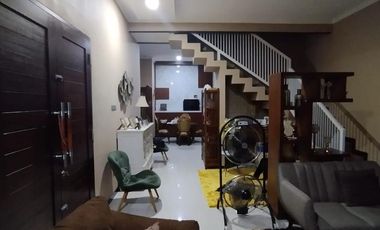 DIJUAL RUMAH FULLFURNISH TENGAH KOTA BERNUANSA MINIMALIS