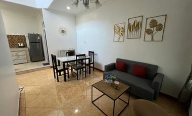 DIJUAL RUMAH SEMIFURNISH TENGAH KOTA BERNUANSA MINIMALIS