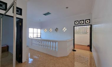 DIJUAL RUMAH SEMIFURNISH TENGAH KOTA BERNUANSA MINIMALIS