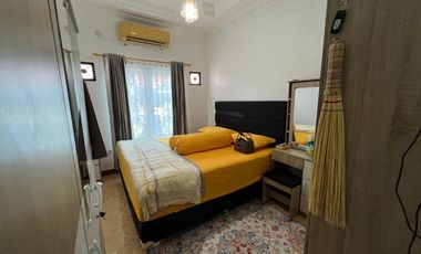 DIJUAL RUMAH SEMIFURNISH TENGAH KOTA BERNUANSA MINIMALIS
