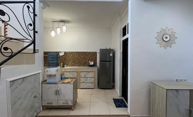 DIJUAL RUMAH SEMIFURNISH TENGAH KOTA BERNUANSA MINIMALIS