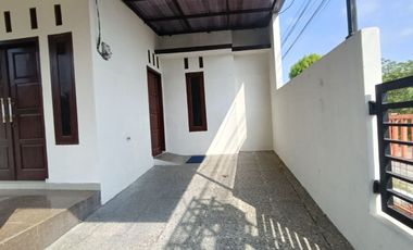 Rumah Bagus Bersih 1.5 Lantai Dekat UMS