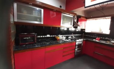 VENTA- PERMUTA CHALET 7 AMBIENTES