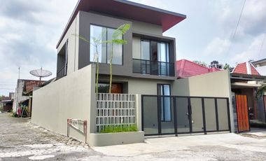 RUMAH MEAWAH MURAH MODERN FULL FURNISHED SIAP HUNI