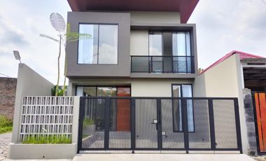 RUMAH MEAWAH MURAH MODERN FULL FURNISHED SIAP HUNI