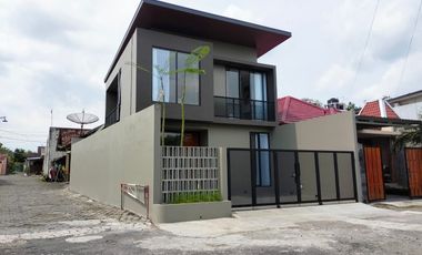 RUMAH MEAWAH MURAH MODERN FULL FURNISHED SIAP HUNI