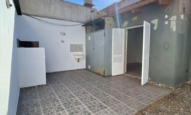 SE ALQUILA CASA B° LAS MARGARITAS